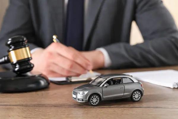 The Benefits of Hiring a Car Accident Attorney After an Accident